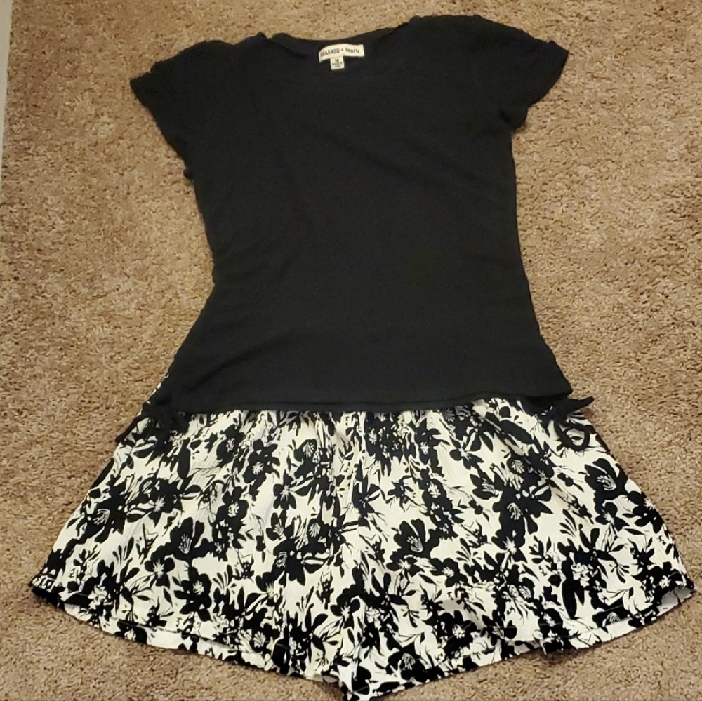 Black Top and Floral Shorts Medium Set - Picture 2 of 11